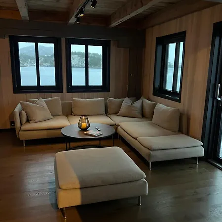 Amundoya Seaside Apartament *